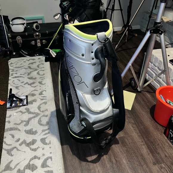 Nike vapor bag hard to find . In great shape selling on e Bay for $1500 - Picture 2 of 5